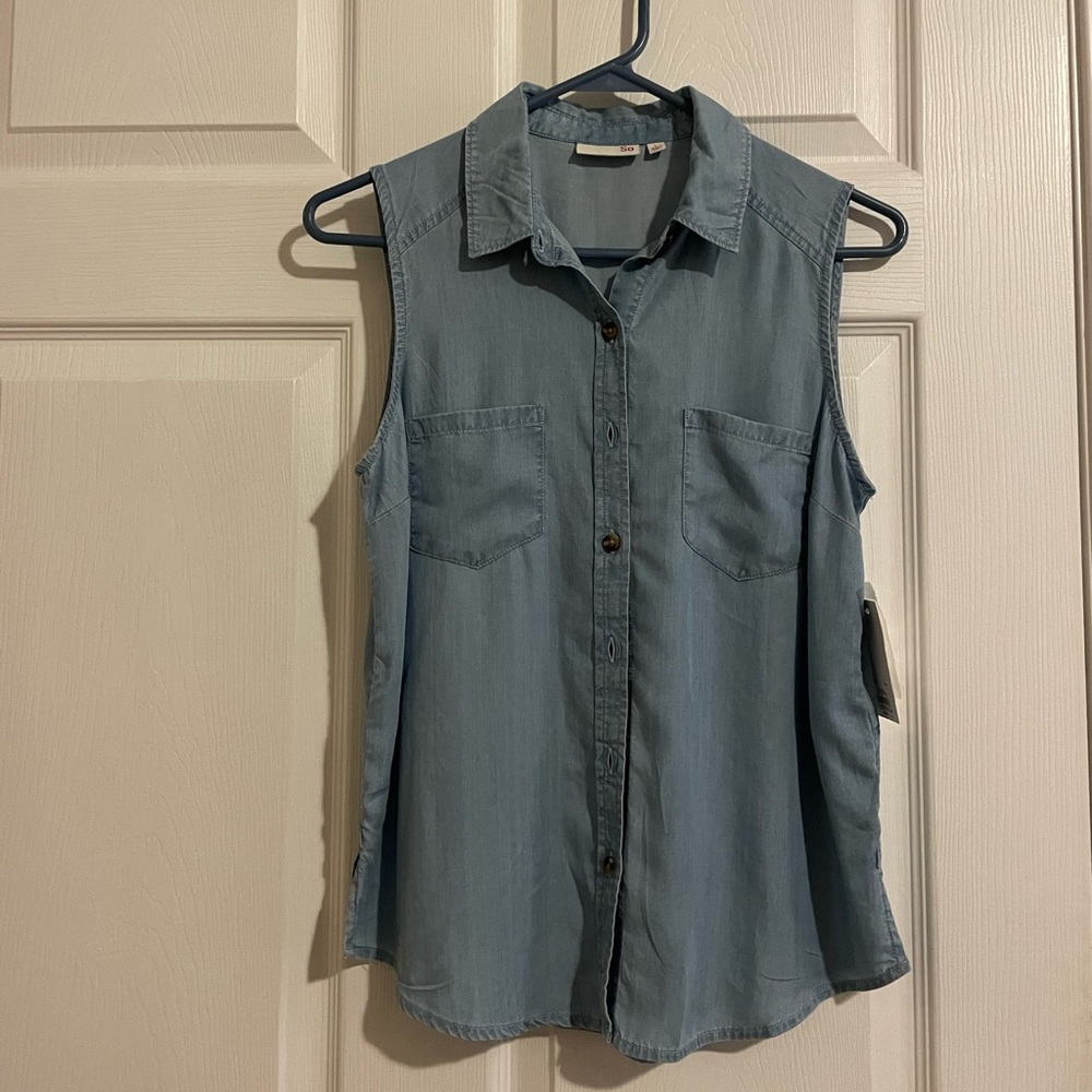 SO Women's Juniors Sleeveless Button Up Shirt size L Blue Chambray Jean
